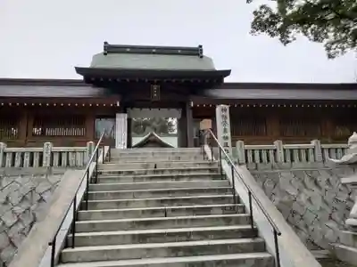 岡田神社の山門・神門