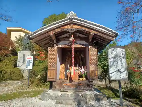 鳥居観音(埼玉県)