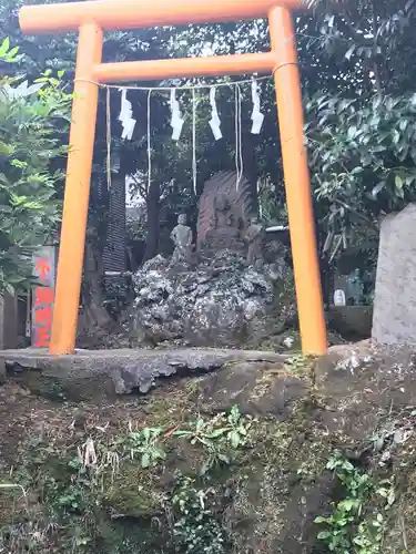 横浜御嶽神社の鳥居