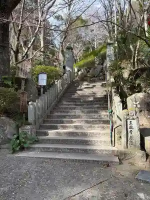 三瀧寺の{uncategorized: "未分類", other: "その他", undefined: "問題あり", building: "その他建物", grave: "お墓", sacred_gate: "鳥居", guardian: "狛犬", statue: "像", buddha: "仏像", history: "歴史", nature: "自然", garden: "庭園", animal: "動物", pagoda: "塔", temizu: "手水舎", mountain_gate: "山門・神門", sanctuary: "本殿・本堂", subordinate: "末社・摂社", art: "芸術", scenery: "景色", jizo: "地蔵", ema: "絵馬", goshuin: "御朱印", omikuji: "おみくじ", items: "授与品その他", amulet: "お守り", goshuincho: "御朱印帳", eats: "食事", festival: "お祭り", votive_dance: "神楽", shichigosan: "七五三参", wedding: "結婚式", experience: "体験その他", initially: "初詣", around: "周辺", anti_infection: "感染症対策"}
