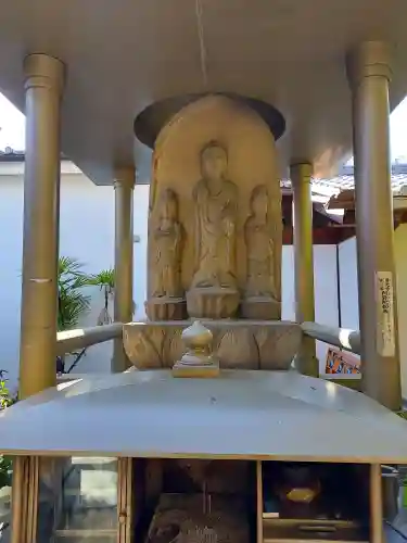 全興寺の{uncategorized: "未分類", other: "その他", undefined: "問題あり", building: "その他建物", grave: "お墓", sacred_gate: "鳥居", guardian: "狛犬", statue: "像", buddha: "仏像", history: "歴史", nature: "自然", garden: "庭園", animal: "動物", pagoda: "塔", temizu: "手水舎", mountain_gate: "山門・神門", sanctuary: "本殿・本堂", subordinate: "末社・摂社", art: "芸術", scenery: "景色", jizo: "地蔵", ema: "絵馬", goshuin: "御朱印", omikuji: "おみくじ", items: "授与品その他", amulet: "お守り", goshuincho: "御朱印帳", eats: "食事", festival: "お祭り", votive_dance: "神楽", shichigosan: "七五三参", wedding: "結婚式", experience: "体験その他", initially: "初詣", around: "周辺", anti_infection: "感染症対策"}