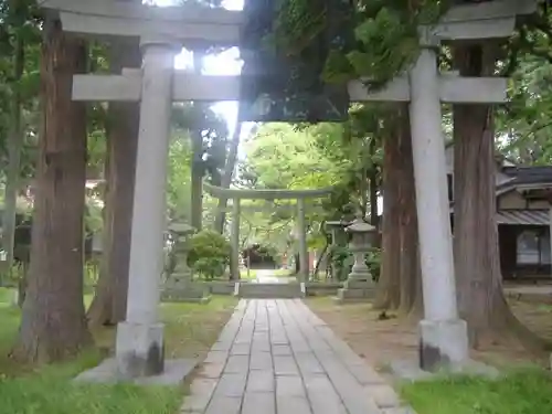 三ツ石神社の鳥居