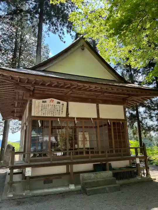 岩戸別神社の{uncategorized: "未分類", other: "その他", undefined: "問題あり", building: "その他建物", grave: "お墓", sacred_gate: "鳥居", guardian: "狛犬", statue: "像", buddha: "仏像", history: "歴史", nature: "自然", garden: "庭園", animal: "動物", pagoda: "塔", temizu: "手水舎", mountain_gate: "山門・神門", sanctuary: "本殿・本堂", subordinate: "末社・摂社", art: "芸術", scenery: "景色", jizo: "地蔵", ema: "絵馬", goshuin: "御朱印", omikuji: "おみくじ", items: "授与品その他", amulet: "お守り", goshuincho: "御朱印帳", eats: "食事", festival: "お祭り", votive_dance: "神楽", shichigosan: "七五三参", wedding: "結婚式", experience: "体験その他", initially: "初詣", around: "周辺", anti_infection: "感染症対策"}
