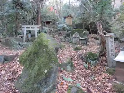 岩谷の滝大聖院の末社・摂社