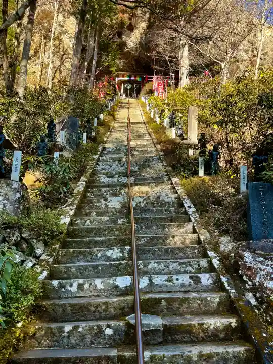 徳善院明王密寺の{uncategorized: "未分類", other: "その他", undefined: "問題あり", building: "その他建物", grave: "お墓", sacred_gate: "鳥居", guardian: "狛犬", statue: "像", buddha: "仏像", history: "歴史", nature: "自然", garden: "庭園", animal: "動物", pagoda: "塔", temizu: "手水舎", mountain_gate: "山門・神門", sanctuary: "本殿・本堂", subordinate: "末社・摂社", art: "芸術", scenery: "景色", jizo: "地蔵", ema: "絵馬", goshuin: "御朱印", omikuji: "おみくじ", items: "授与品その他", amulet: "お守り", goshuincho: "御朱印帳", eats: "食事", festival: "お祭り", votive_dance: "神楽", shichigosan: "七五三参", wedding: "結婚式", experience: "体験その他", initially: "初詣", around: "周辺", anti_infection: "感染症対策"}
