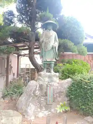蓮光寺の像