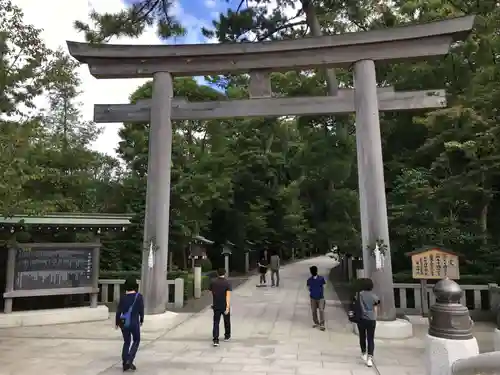 寒川神社の鳥居