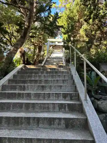 大瀬神社の{uncategorized: "未分類", other: "その他", undefined: "問題あり", building: "その他建物", grave: "お墓", sacred_gate: "鳥居", guardian: "狛犬", statue: "像", buddha: "仏像", history: "歴史", nature: "自然", garden: "庭園", animal: "動物", pagoda: "塔", temizu: "手水舎", mountain_gate: "山門・神門", sanctuary: "本殿・本堂", subordinate: "末社・摂社", art: "芸術", scenery: "景色", jizo: "地蔵", ema: "絵馬", goshuin: "御朱印", omikuji: "おみくじ", items: "授与品その他", amulet: "お守り", goshuincho: "御朱印帳", eats: "食事", festival: "お祭り", votive_dance: "神楽", shichigosan: "七五三参", wedding: "結婚式", experience: "体験その他", initially: "初詣", around: "周辺", anti_infection: "感染症対策"}