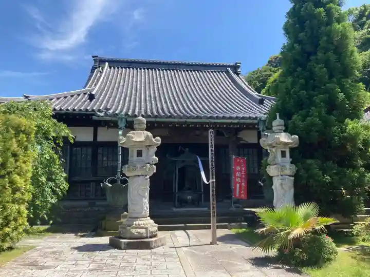 傳福寺【伝福寺】の{uncategorized: "未分類", other: "その他", undefined: "問題あり", building: "その他建物", grave: "お墓", sacred_gate: "鳥居", guardian: "狛犬", statue: "像", buddha: "仏像", history: "歴史", nature: "自然", garden: "庭園", animal: "動物", pagoda: "塔", temizu: "手水舎", mountain_gate: "山門・神門", sanctuary: "本殿・本堂", subordinate: "末社・摂社", art: "芸術", scenery: "景色", jizo: "地蔵", ema: "絵馬", goshuin: "御朱印", omikuji: "おみくじ", items: "授与品その他", amulet: "お守り", goshuincho: "御朱印帳", eats: "食事", festival: "お祭り", votive_dance: "神楽", shichigosan: "七五三参", wedding: "結婚式", experience: "体験その他", initially: "初詣", around: "周辺", anti_infection: "感染症対策"}