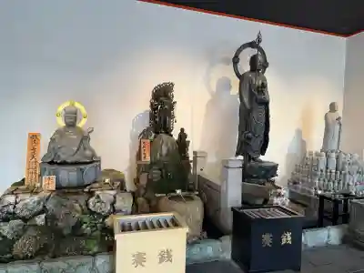 六波羅蜜寺の{uncategorized: "未分類", other: "その他", undefined: "問題あり", building: "その他建物", grave: "お墓", sacred_gate: "鳥居", guardian: "狛犬", statue: "像", buddha: "仏像", history: "歴史", nature: "自然", garden: "庭園", animal: "動物", pagoda: "塔", temizu: "手水舎", mountain_gate: "山門・神門", sanctuary: "本殿・本堂", subordinate: "末社・摂社", art: "芸術", scenery: "景色", jizo: "地蔵", ema: "絵馬", goshuin: "御朱印", omikuji: "おみくじ", items: "授与品その他", amulet: "お守り", goshuincho: "御朱印帳", eats: "食事", festival: "お祭り", votive_dance: "神楽", shichigosan: "七五三参", wedding: "結婚式", experience: "体験その他", initially: "初詣", around: "周辺", anti_infection: "感染症対策"}