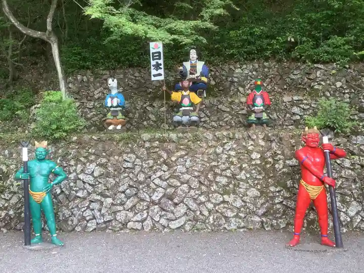 桃太郎神社(栗栖)の像