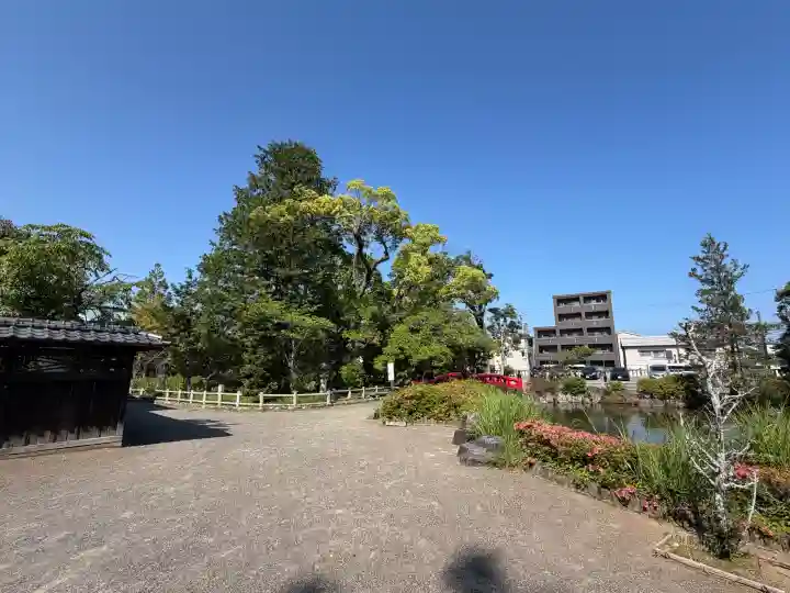 静岡浅間神社の{uncategorized: "未分類", other: "その他", undefined: "問題あり", building: "その他建物", grave: "お墓", sacred_gate: "鳥居", guardian: "狛犬", statue: "像", buddha: "仏像", history: "歴史", nature: "自然", garden: "庭園", animal: "動物", pagoda: "塔", temizu: "手水舎", mountain_gate: "山門・神門", sanctuary: "本殿・本堂", subordinate: "末社・摂社", art: "芸術", scenery: "景色", jizo: "地蔵", ema: "絵馬", goshuin: "御朱印", omikuji: "おみくじ", items: "授与品その他", amulet: "お守り", goshuincho: "御朱印帳", eats: "食事", festival: "お祭り", votive_dance: "神楽", shichigosan: "七五三参", wedding: "結婚式", experience: "体験その他", initially: "初詣", around: "周辺", anti_infection: "感染症対策"}