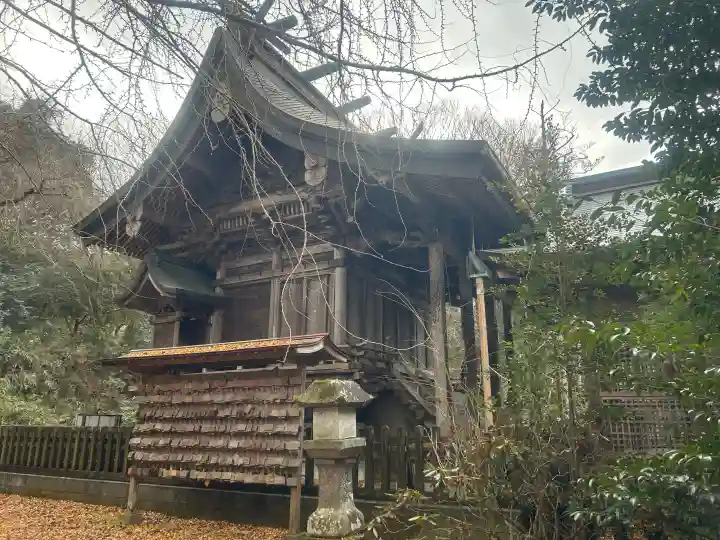 三ケ所神社の{uncategorized: "未分類", other: "その他", undefined: "問題あり", building: "その他建物", grave: "お墓", sacred_gate: "鳥居", guardian: "狛犬", statue: "像", buddha: "仏像", history: "歴史", nature: "自然", garden: "庭園", animal: "動物", pagoda: "塔", temizu: "手水舎", mountain_gate: "山門・神門", sanctuary: "本殿・本堂", subordinate: "末社・摂社", art: "芸術", scenery: "景色", jizo: "地蔵", ema: "絵馬", goshuin: "御朱印", omikuji: "おみくじ", items: "授与品その他", amulet: "お守り", goshuincho: "御朱印帳", eats: "食事", festival: "お祭り", votive_dance: "神楽", shichigosan: "七五三参", wedding: "結婚式", experience: "体験その他", initially: "初詣", around: "周辺", anti_infection: "感染症対策"}