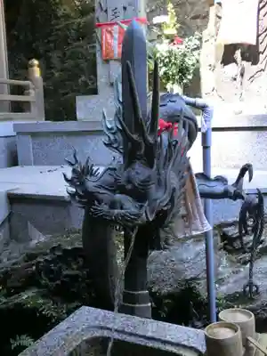 脳天大神龍王院の手水舎