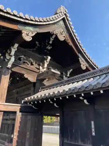 本徳寺の山門