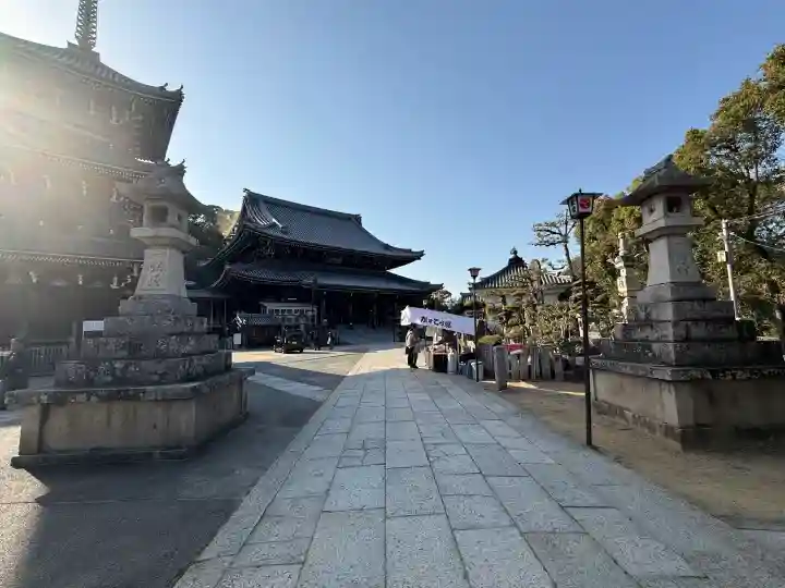 水間寺の{uncategorized: "未分類", other: "その他", undefined: "問題あり", building: "その他建物", grave: "お墓", sacred_gate: "鳥居", guardian: "狛犬", statue: "像", buddha: "仏像", history: "歴史", nature: "自然", garden: "庭園", animal: "動物", pagoda: "塔", temizu: "手水舎", mountain_gate: "山門・神門", sanctuary: "本殿・本堂", subordinate: "末社・摂社", art: "芸術", scenery: "景色", jizo: "地蔵", ema: "絵馬", goshuin: "御朱印", omikuji: "おみくじ", items: "授与品その他", amulet: "お守り", goshuincho: "御朱印帳", eats: "食事", festival: "お祭り", votive_dance: "神楽", shichigosan: "七五三参", wedding: "結婚式", experience: "体験その他", initially: "初詣", around: "周辺", anti_infection: "感染症対策"}