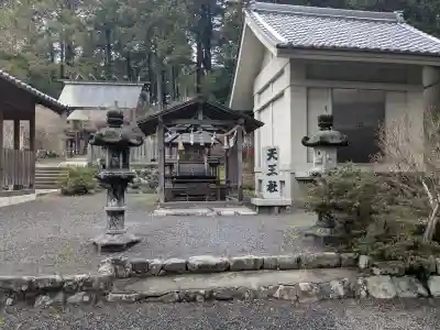 伊奈冨神社の{uncategorized: "未分類", other: "その他", undefined: "問題あり", building: "その他建物", grave: "お墓", sacred_gate: "鳥居", guardian: "狛犬", statue: "像", buddha: "仏像", history: "歴史", nature: "自然", garden: "庭園", animal: "動物", pagoda: "塔", temizu: "手水舎", mountain_gate: "山門・神門", sanctuary: "本殿・本堂", subordinate: "末社・摂社", art: "芸術", scenery: "景色", jizo: "地蔵", ema: "絵馬", goshuin: "御朱印", omikuji: "おみくじ", items: "授与品その他", amulet: "お守り", goshuincho: "御朱印帳", eats: "食事", festival: "お祭り", votive_dance: "神楽", shichigosan: "七五三参", wedding: "結婚式", experience: "体験その他", initially: "初詣", around: "周辺", anti_infection: "感染症対策"}