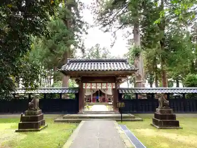 守りの神　藤基神社の山門・神門
