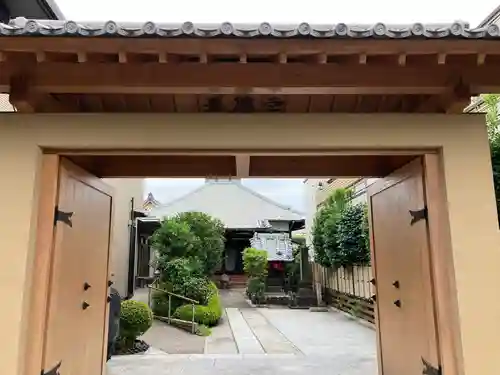 養伝寺の山門