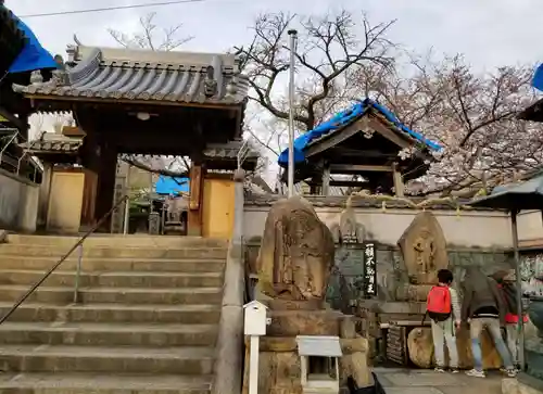 聖天山正圓寺の山門・神門