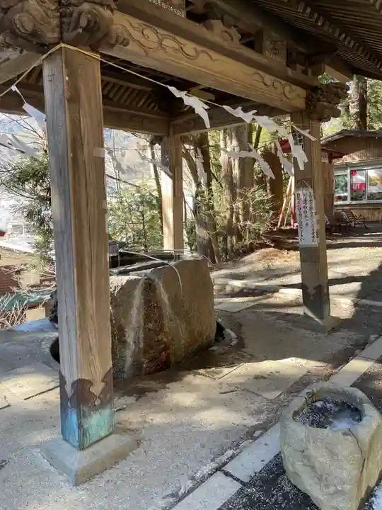 新倉富士浅間神社の手水舎