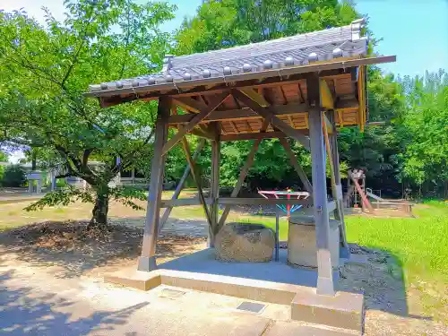 神明社（三丸渕三段割）の手水