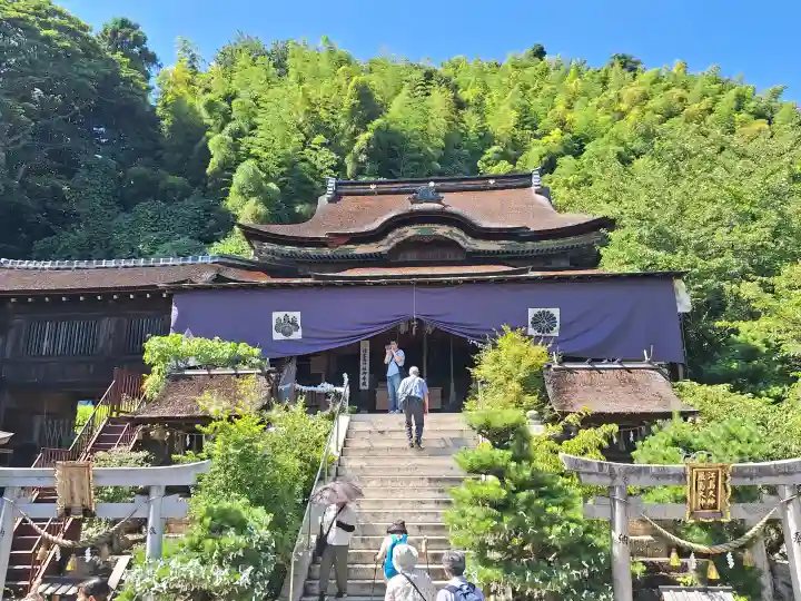 竹生島神社(都久夫須麻神社)の{uncategorized: "未分類", other: "その他", undefined: "問題あり", building: "その他建物", grave: "お墓", sacred_gate: "鳥居", guardian: "狛犬", statue: "像", buddha: "仏像", history: "歴史", nature: "自然", garden: "庭園", animal: "動物", pagoda: "塔", temizu: "手水舎", mountain_gate: "山門・神門", sanctuary: "本殿・本堂", subordinate: "末社・摂社", art: "芸術", scenery: "景色", jizo: "地蔵", ema: "絵馬", goshuin: "御朱印", omikuji: "おみくじ", items: "授与品その他", amulet: "お守り", goshuincho: "御朱印帳", eats: "食事", festival: "お祭り", votive_dance: "神楽", shichigosan: "七五三参", wedding: "結婚式", experience: "体験その他", initially: "初詣", around: "周辺", anti_infection: "感染症対策"}