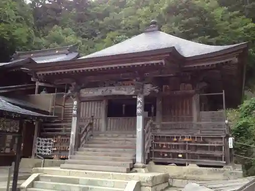 宝珠山 立石寺の本殿