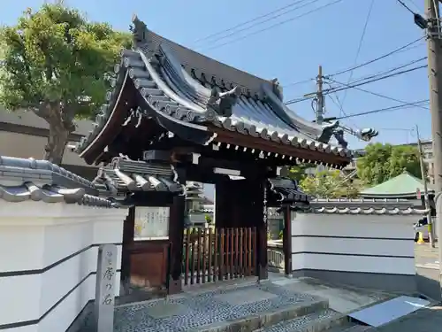 十萬寺の山門