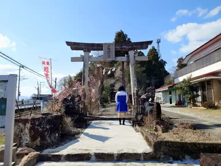 六條八幡宮の鳥居