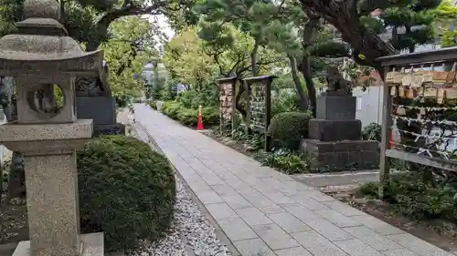 鳩森八幡神社の庭園