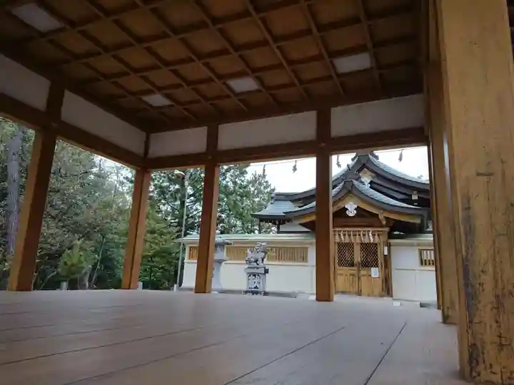 毘森神社の本殿・本堂