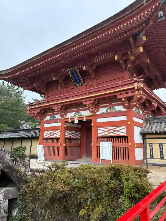 美濃國一宮 南宮大社の{uncategorized: "未分類", other: "その他", undefined: "問題あり", building: "その他建物", grave: "お墓", sacred_gate: "鳥居", guardian: "狛犬", statue: "像", buddha: "仏像", history: "歴史", nature: "自然", garden: "庭園", animal: "動物", pagoda: "塔", temizu: "手水舎", mountain_gate: "山門・神門", sanctuary: "本殿・本堂", subordinate: "末社・摂社", art: "芸術", scenery: "景色", jizo: "地蔵", ema: "絵馬", goshuin: "御朱印", omikuji: "おみくじ", items: "授与品その他", amulet: "お守り", goshuincho: "御朱印帳", eats: "食事", festival: "お祭り", votive_dance: "神楽", shichigosan: "七五三参", wedding: "結婚式", experience: "体験その他", initially: "初詣", around: "周辺", anti_infection: "感染症対策"}