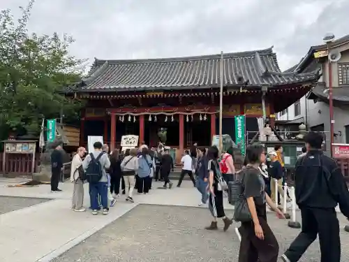 浅草神社の{uncategorized: "未分類", other: "その他", undefined: "問題あり", building: "その他建物", grave: "お墓", sacred_gate: "鳥居", guardian: "狛犬", statue: "像", buddha: "仏像", history: "歴史", nature: "自然", garden: "庭園", animal: "動物", pagoda: "塔", temizu: "手水舎", mountain_gate: "山門・神門", sanctuary: "本殿・本堂", subordinate: "末社・摂社", art: "芸術", scenery: "景色", jizo: "地蔵", ema: "絵馬", goshuin: "御朱印", omikuji: "おみくじ", items: "授与品その他", amulet: "お守り", goshuincho: "御朱印帳", eats: "食事", festival: "お祭り", votive_dance: "神楽", shichigosan: "七五三参", wedding: "結婚式", experience: "体験その他", initially: "初詣", around: "周辺", anti_infection: "感染症対策"}