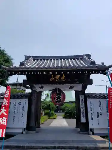 岩槻大師彌勒密寺の山門