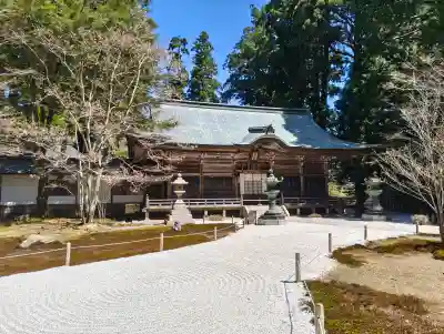 比叡山延暦寺の{uncategorized: "未分類", other: "その他", undefined: "問題あり", building: "その他建物", grave: "お墓", sacred_gate: "鳥居", guardian: "狛犬", statue: "像", buddha: "仏像", history: "歴史", nature: "自然", garden: "庭園", animal: "動物", pagoda: "塔", temizu: "手水舎", mountain_gate: "山門・神門", sanctuary: "本殿・本堂", subordinate: "末社・摂社", art: "芸術", scenery: "景色", jizo: "地蔵", ema: "絵馬", goshuin: "御朱印", omikuji: "おみくじ", items: "授与品その他", amulet: "お守り", goshuincho: "御朱印帳", eats: "食事", festival: "お祭り", votive_dance: "神楽", shichigosan: "七五三参", wedding: "結婚式", experience: "体験その他", initially: "初詣", around: "周辺", anti_infection: "感染症対策"}