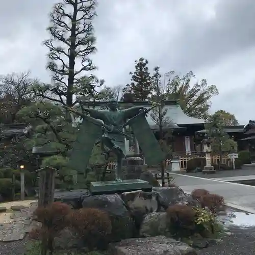 大井神社の像