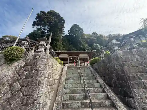 天神社の{uncategorized: "未分類", other: "その他", undefined: "問題あり", building: "その他建物", grave: "お墓", sacred_gate: "鳥居", guardian: "狛犬", statue: "像", buddha: "仏像", history: "歴史", nature: "自然", garden: "庭園", animal: "動物", pagoda: "塔", temizu: "手水舎", mountain_gate: "山門・神門", sanctuary: "本殿・本堂", subordinate: "末社・摂社", art: "芸術", scenery: "景色", jizo: "地蔵", ema: "絵馬", goshuin: "御朱印", omikuji: "おみくじ", items: "授与品その他", amulet: "お守り", goshuincho: "御朱印帳", eats: "食事", festival: "お祭り", votive_dance: "神楽", shichigosan: "七五三参", wedding: "結婚式", experience: "体験その他", initially: "初詣", around: "周辺", anti_infection: "感染症対策"}