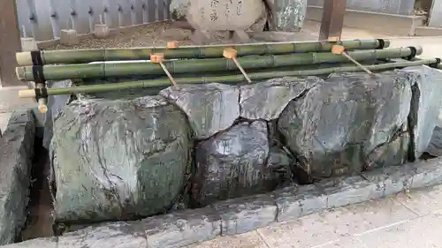 伊豫豆比古命神社の手水舎