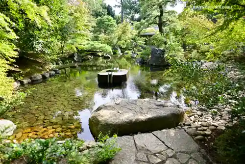 寒川神社の庭園