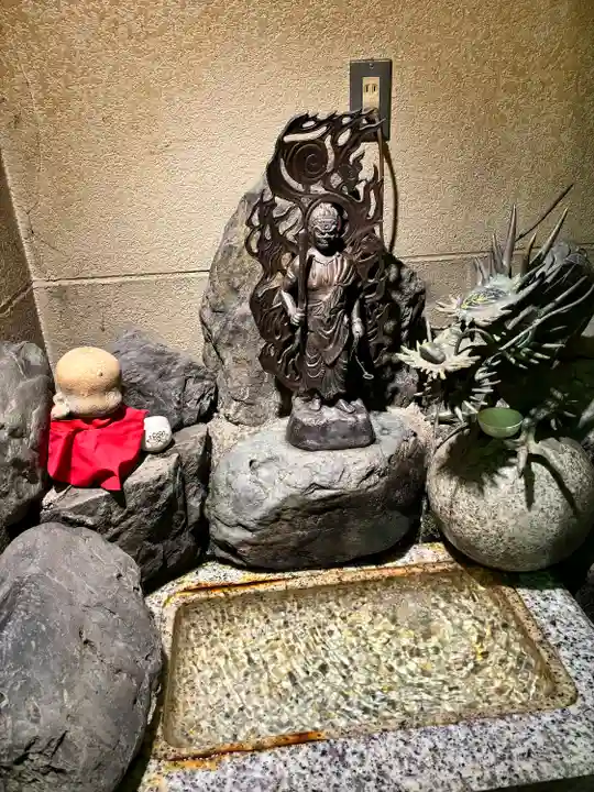 三瀧山不動院の手水舎