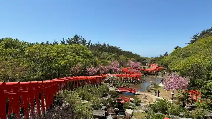 高山稲荷神社の{uncategorized: "未分類", other: "その他", undefined: "問題あり", building: "その他建物", grave: "お墓", sacred_gate: "鳥居", guardian: "狛犬", statue: "像", buddha: "仏像", history: "歴史", nature: "自然", garden: "庭園", animal: "動物", pagoda: "塔", temizu: "手水舎", mountain_gate: "山門・神門", sanctuary: "本殿・本堂", subordinate: "末社・摂社", art: "芸術", scenery: "景色", jizo: "地蔵", ema: "絵馬", goshuin: "御朱印", omikuji: "おみくじ", items: "授与品その他", amulet: "お守り", goshuincho: "御朱印帳", eats: "食事", festival: "お祭り", votive_dance: "神楽", shichigosan: "七五三参", wedding: "結婚式", experience: "体験その他", initially: "初詣", around: "周辺", anti_infection: "感染症対策"}