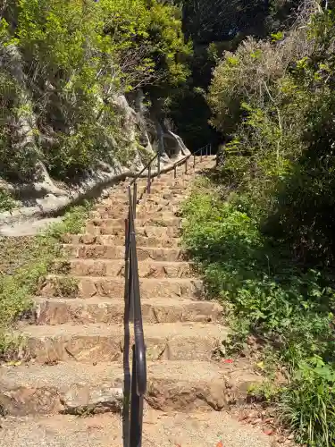舘山寺の{uncategorized: "未分類", other: "その他", undefined: "問題あり", building: "その他建物", grave: "お墓", sacred_gate: "鳥居", guardian: "狛犬", statue: "像", buddha: "仏像", history: "歴史", nature: "自然", garden: "庭園", animal: "動物", pagoda: "塔", temizu: "手水舎", mountain_gate: "山門・神門", sanctuary: "本殿・本堂", subordinate: "末社・摂社", art: "芸術", scenery: "景色", jizo: "地蔵", ema: "絵馬", goshuin: "御朱印", omikuji: "おみくじ", items: "授与品その他", amulet: "お守り", goshuincho: "御朱印帳", eats: "食事", festival: "お祭り", votive_dance: "神楽", shichigosan: "七五三参", wedding: "結婚式", experience: "体験その他", initially: "初詣", around: "周辺", anti_infection: "感染症対策"}