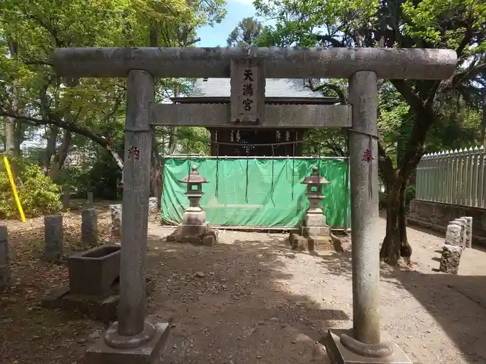 諏訪神社の鳥居