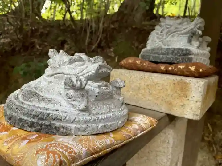 伏見稲荷大社の{uncategorized: "未分類", other: "その他", undefined: "問題あり", building: "その他建物", grave: "お墓", sacred_gate: "鳥居", guardian: "狛犬", statue: "像", buddha: "仏像", history: "歴史", nature: "自然", garden: "庭園", animal: "動物", pagoda: "塔", temizu: "手水舎", mountain_gate: "山門・神門", sanctuary: "本殿・本堂", subordinate: "末社・摂社", art: "芸術", scenery: "景色", jizo: "地蔵", ema: "絵馬", goshuin: "御朱印", omikuji: "おみくじ", items: "授与品その他", amulet: "お守り", goshuincho: "御朱印帳", eats: "食事", festival: "お祭り", votive_dance: "神楽", shichigosan: "七五三参", wedding: "結婚式", experience: "体験その他", initially: "初詣", around: "周辺", anti_infection: "感染症対策"}