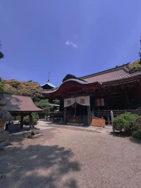 椎尾山薬王院の{uncategorized: "未分類", other: "その他", undefined: "問題あり", building: "その他建物", grave: "お墓", sacred_gate: "鳥居", guardian: "狛犬", statue: "像", buddha: "仏像", history: "歴史", nature: "自然", garden: "庭園", animal: "動物", pagoda: "塔", temizu: "手水舎", mountain_gate: "山門・神門", sanctuary: "本殿・本堂", subordinate: "末社・摂社", art: "芸術", scenery: "景色", jizo: "地蔵", ema: "絵馬", goshuin: "御朱印", omikuji: "おみくじ", items: "授与品その他", amulet: "お守り", goshuincho: "御朱印帳", eats: "食事", festival: "お祭り", votive_dance: "神楽", shichigosan: "七五三参", wedding: "結婚式", experience: "体験その他", initially: "初詣", around: "周辺", anti_infection: "感染症対策"}