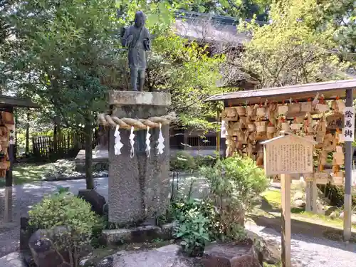 報徳二宮神社の像