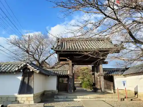 東南寺の山門