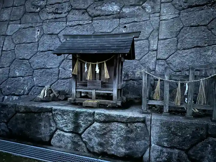 湯神社の{uncategorized: "未分類", other: "その他", undefined: "問題あり", building: "その他建物", grave: "お墓", sacred_gate: "鳥居", guardian: "狛犬", statue: "像", buddha: "仏像", history: "歴史", nature: "自然", garden: "庭園", animal: "動物", pagoda: "塔", temizu: "手水舎", mountain_gate: "山門・神門", sanctuary: "本殿・本堂", subordinate: "末社・摂社", art: "芸術", scenery: "景色", jizo: "地蔵", ema: "絵馬", goshuin: "御朱印", omikuji: "おみくじ", items: "授与品その他", amulet: "お守り", goshuincho: "御朱印帳", eats: "食事", festival: "お祭り", votive_dance: "神楽", shichigosan: "七五三参", wedding: "結婚式", experience: "体験その他", initially: "初詣", around: "周辺", anti_infection: "感染症対策"}