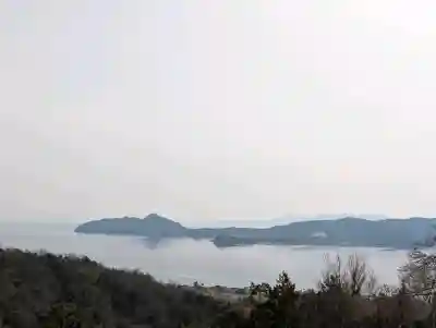 冠島沓島遥拝所（元伊勢・籠神社の海の奥宮）の{uncategorized: "未分類", other: "その他", undefined: "問題あり", building: "その他建物", grave: "お墓", sacred_gate: "鳥居", guardian: "狛犬", statue: "像", buddha: "仏像", history: "歴史", nature: "自然", garden: "庭園", animal: "動物", pagoda: "塔", temizu: "手水舎", mountain_gate: "山門・神門", sanctuary: "本殿・本堂", subordinate: "末社・摂社", art: "芸術", scenery: "景色", jizo: "地蔵", ema: "絵馬", goshuin: "御朱印", omikuji: "おみくじ", items: "授与品その他", amulet: "お守り", goshuincho: "御朱印帳", eats: "食事", festival: "お祭り", votive_dance: "神楽", shichigosan: "七五三参", wedding: "結婚式", experience: "体験その他", initially: "初詣", around: "周辺", anti_infection: "感染症対策"}